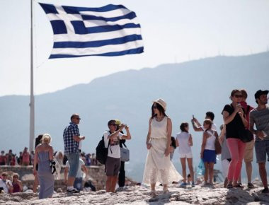 Η Ελλάδα αναμένει πάνω από 30 εκατ. τουρίστες το 2017